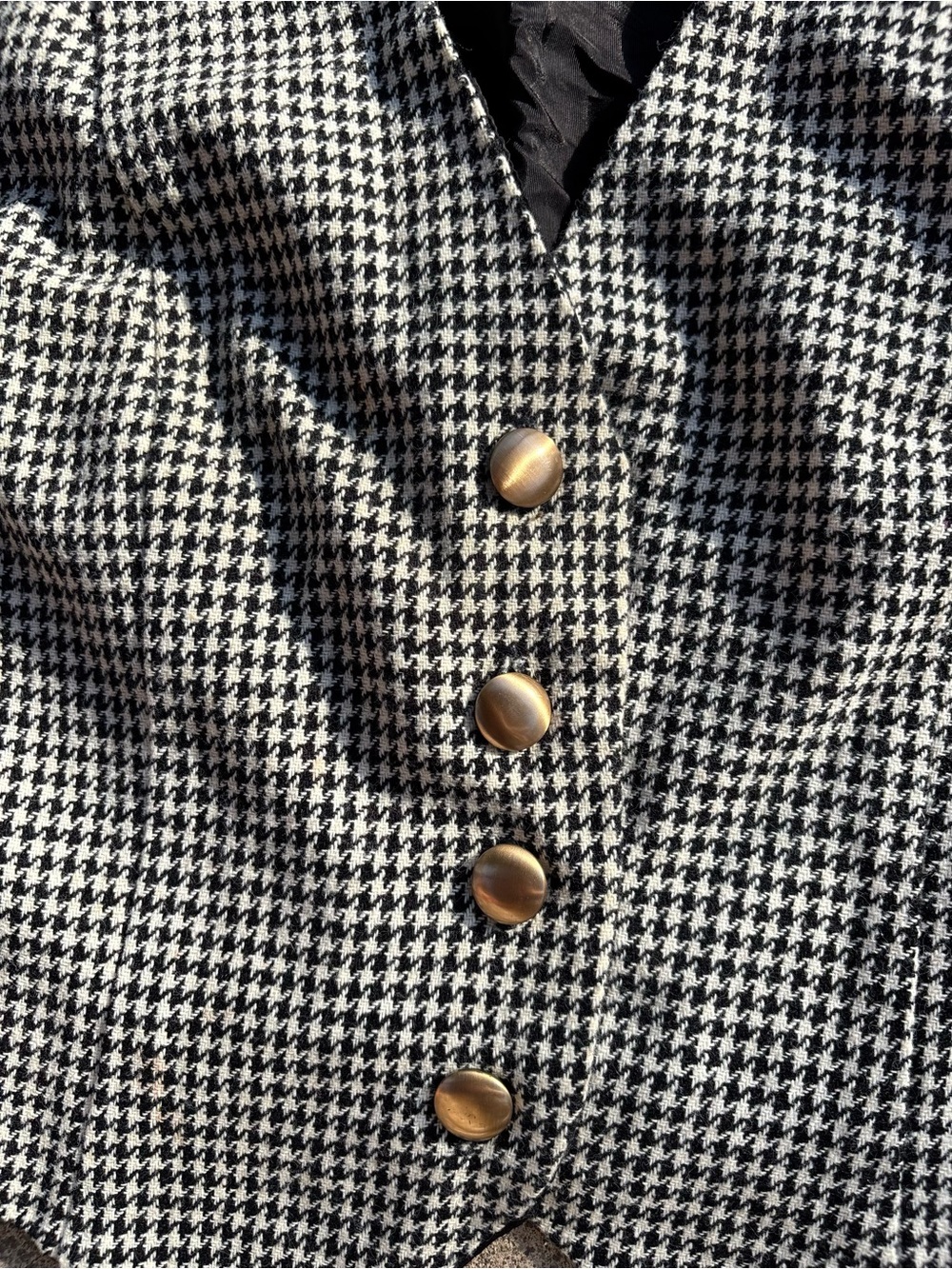 Vintage Plaid Cropped V-neck Houndstooth Button Front Vest in Black & White - Picture 9 of 10